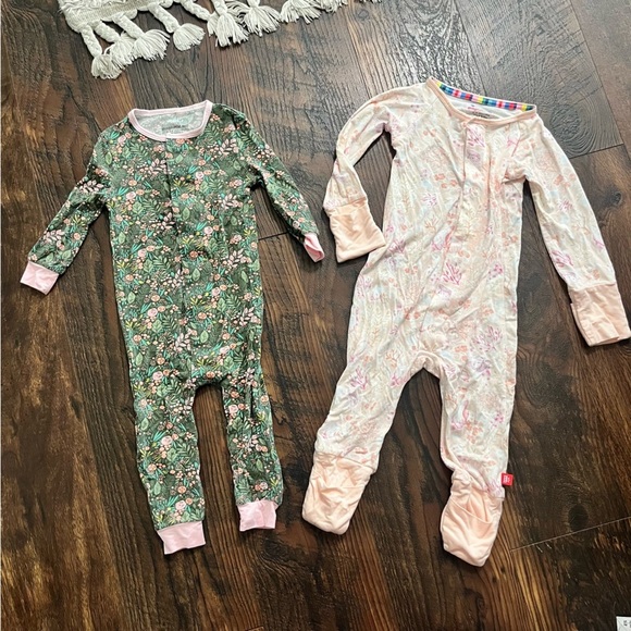 Lot of 2 Magnetic Me Play and Sleep Size 6-12 months - Picture 1 of 7